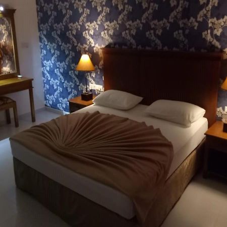 Garden Beach Hotel Kalutara Buitenkant foto