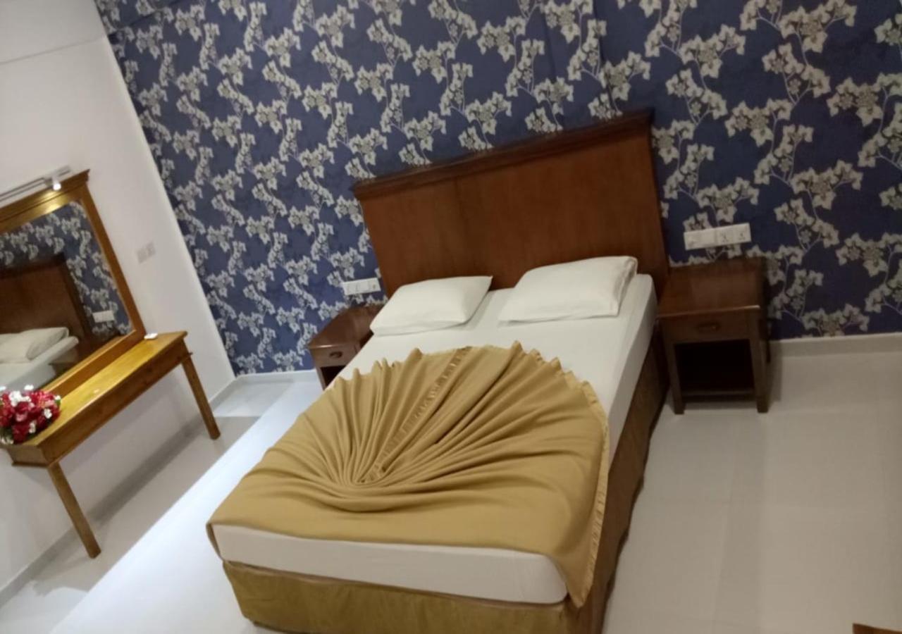 Garden Beach Hotel Kalutara Buitenkant foto