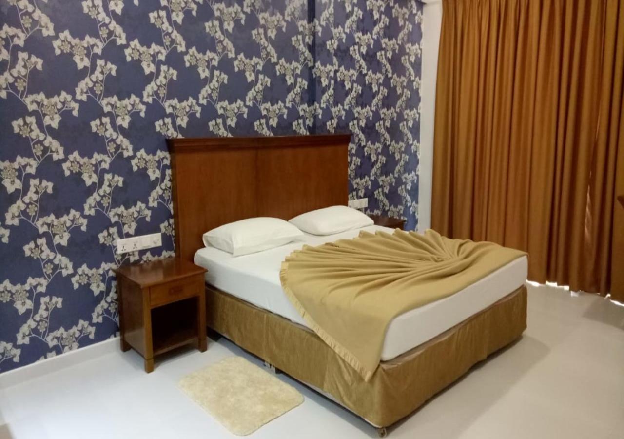 Garden Beach Hotel Kalutara Buitenkant foto