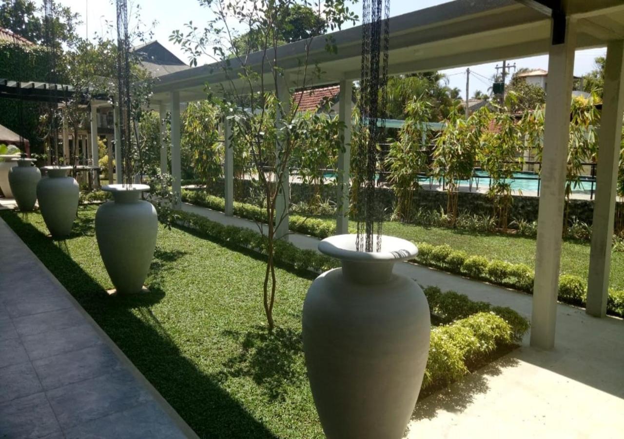 Garden Beach Hotel Kalutara Buitenkant foto