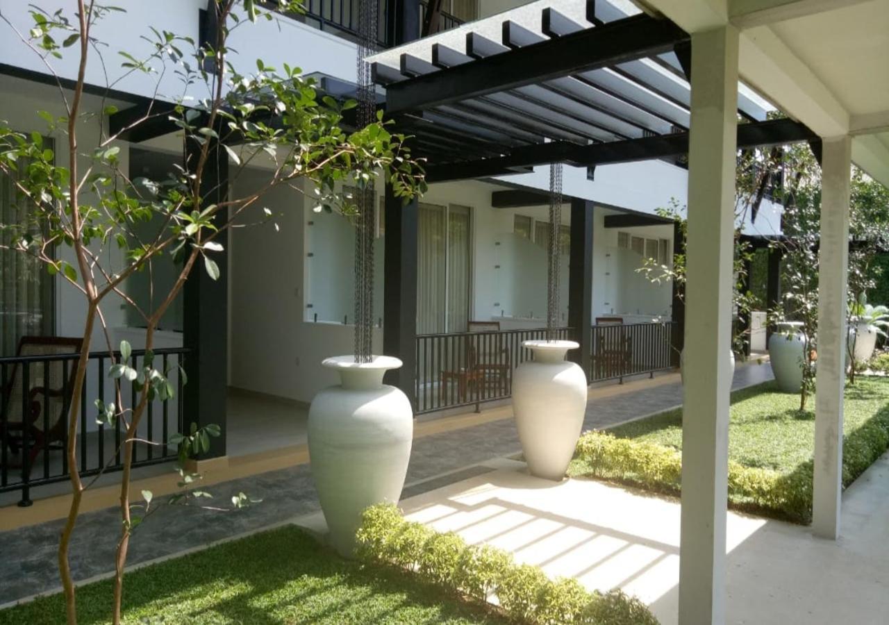 Garden Beach Hotel Kalutara Buitenkant foto