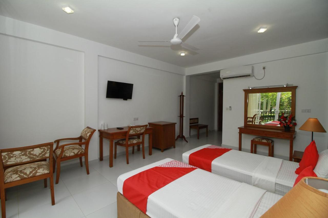 Garden Beach Hotel Kalutara Buitenkant foto