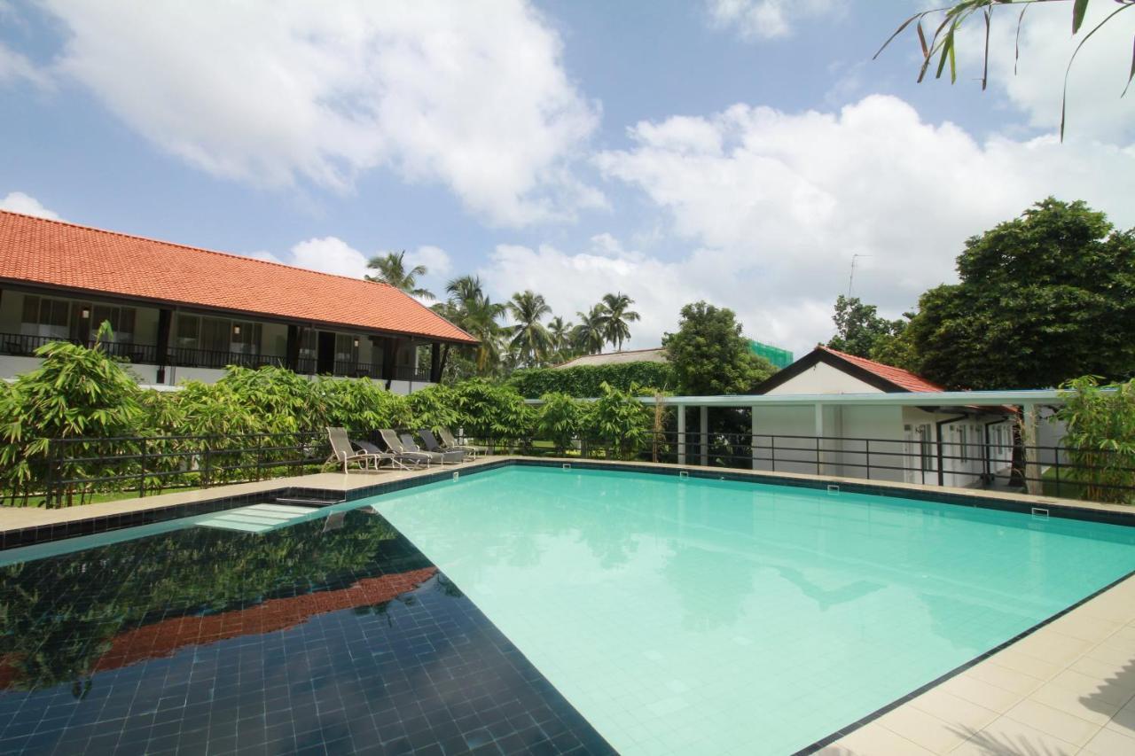 Garden Beach Hotel Kalutara Buitenkant foto