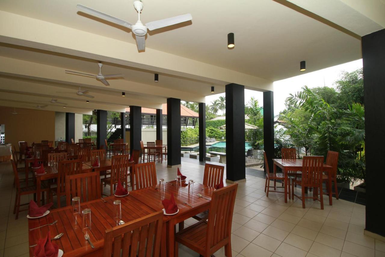 Garden Beach Hotel Kalutara Buitenkant foto