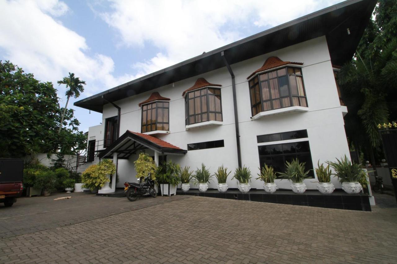 Garden Beach Hotel Kalutara Buitenkant foto