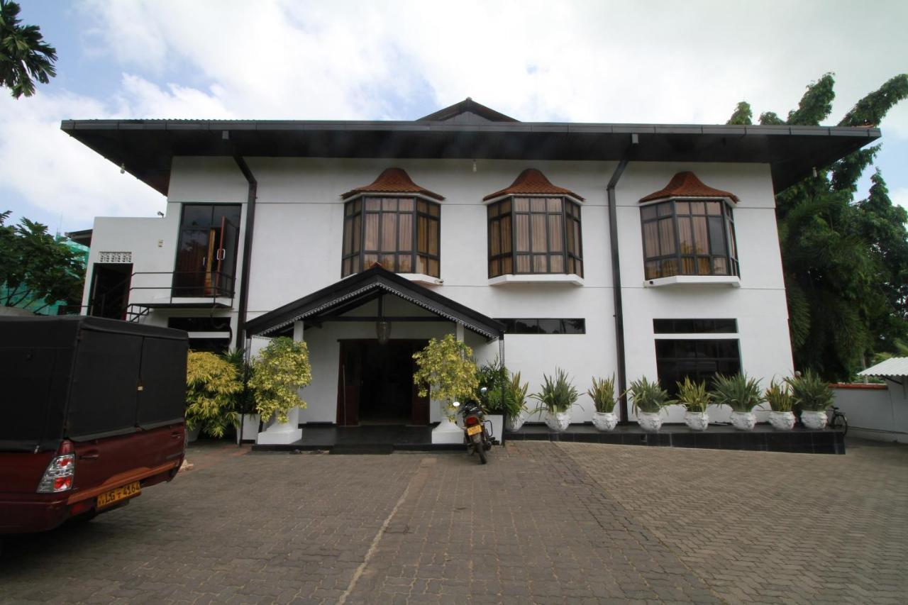 Garden Beach Hotel Kalutara Buitenkant foto