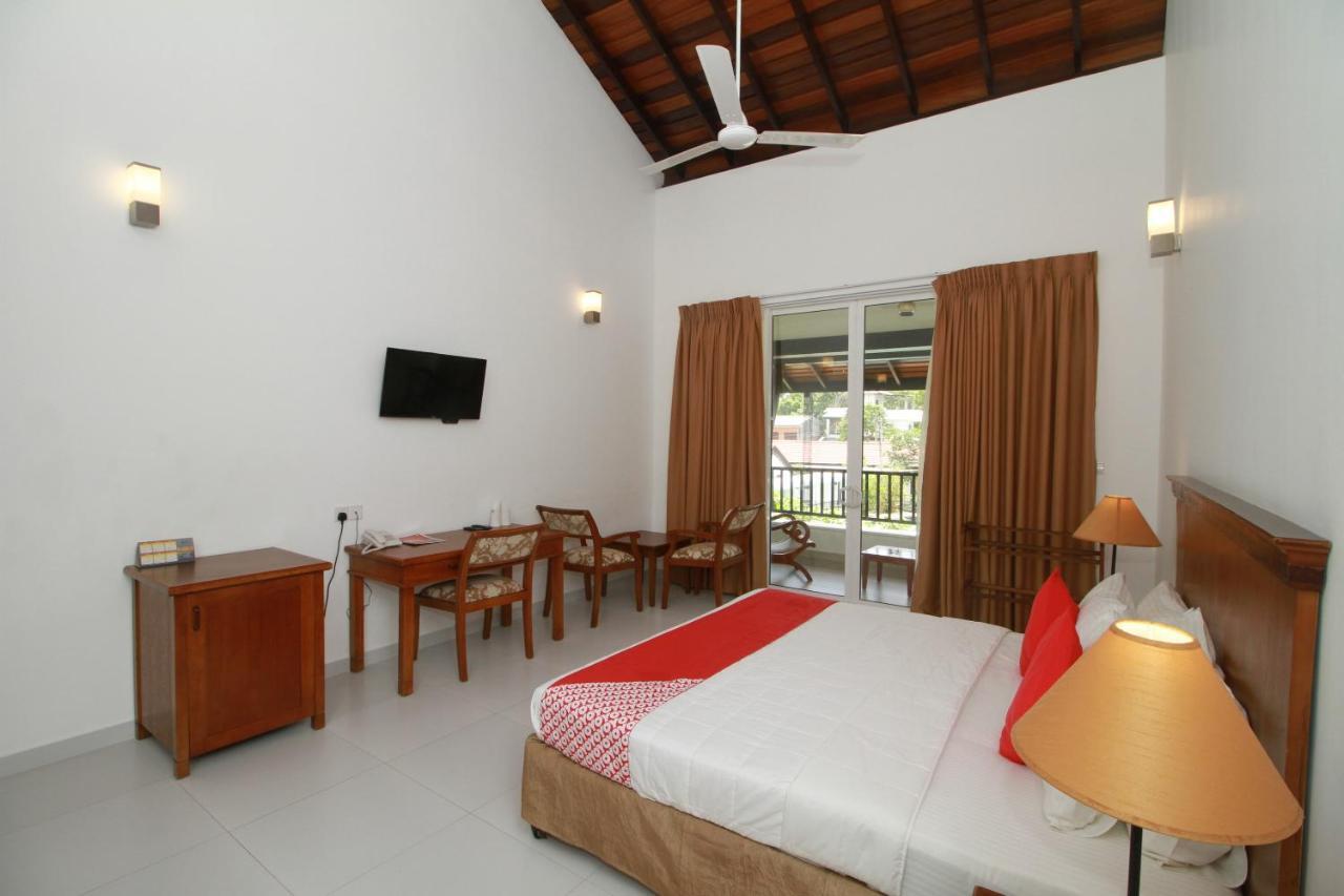 Garden Beach Hotel Kalutara Buitenkant foto