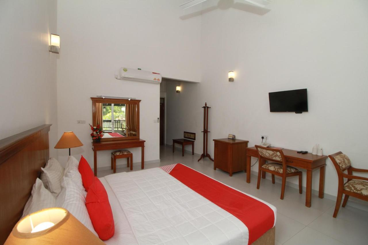 Garden Beach Hotel Kalutara Buitenkant foto