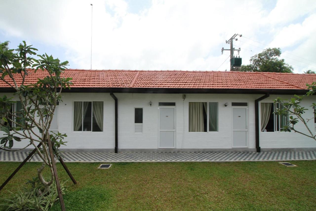 Garden Beach Hotel Kalutara Buitenkant foto